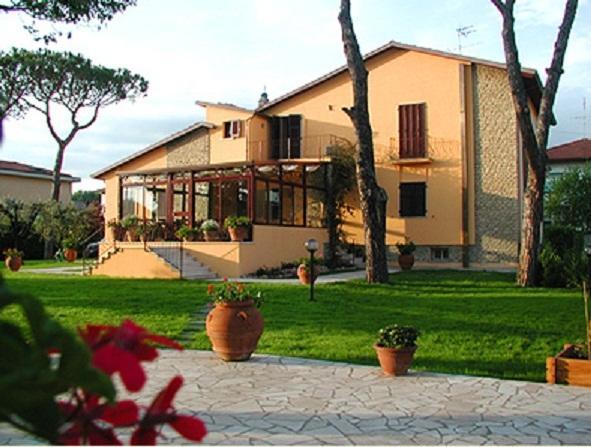 B&B Villa Acero Marina Di Carrara Dış mekan fotoğraf